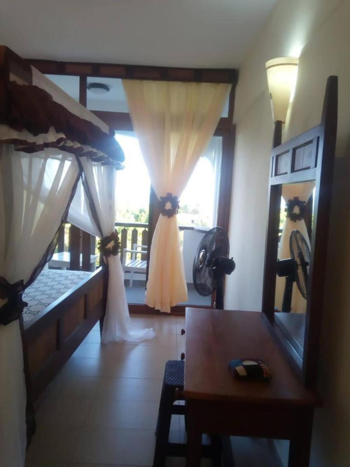 Golden Sands Resort Diani Beach Esterno foto