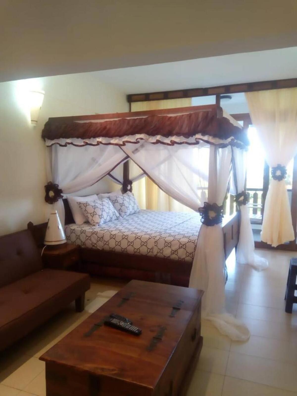 Golden Sands Resort Diani Beach Esterno foto